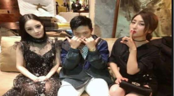 快乐吃瓜娱乐新闻视频下载